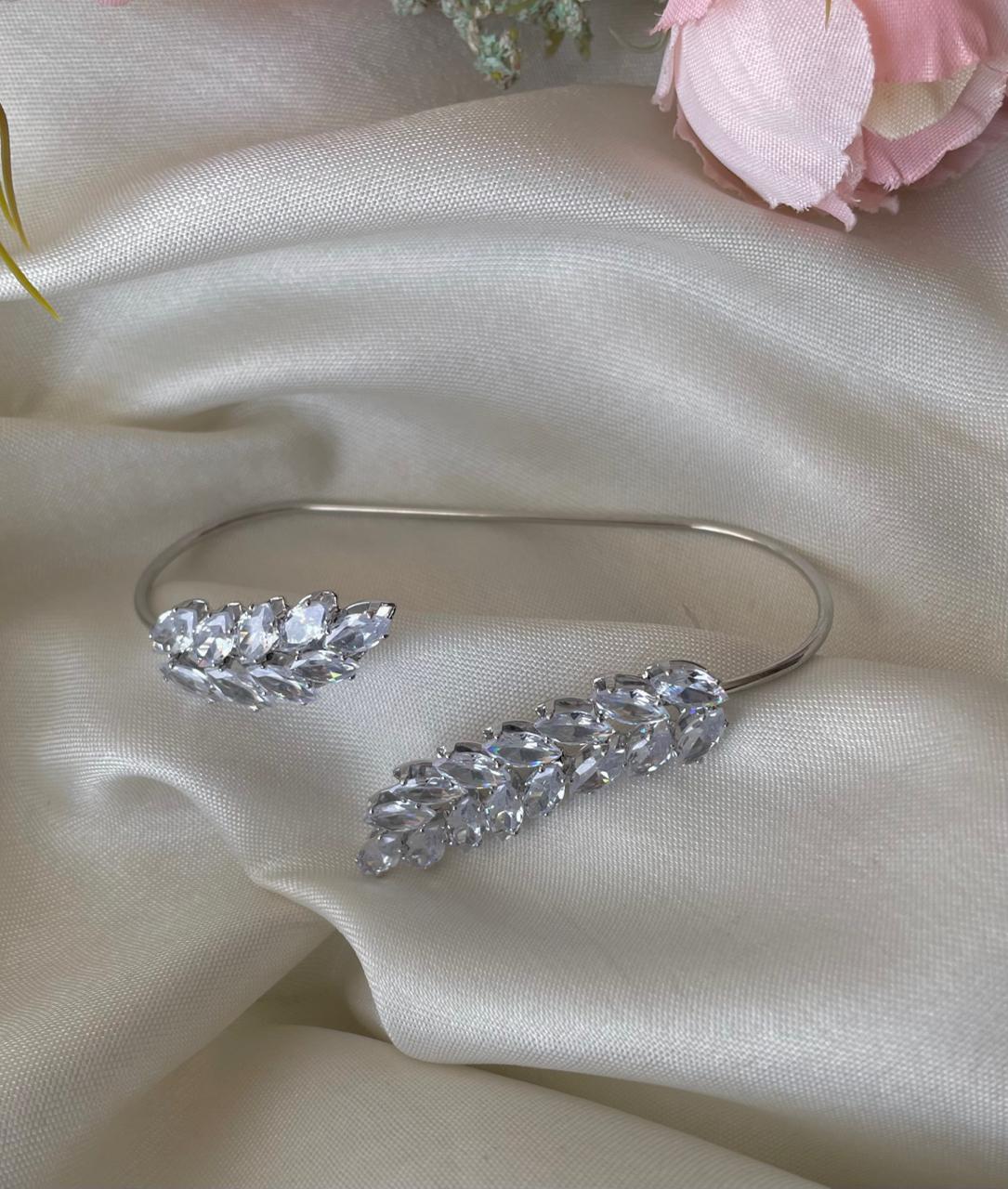 Dream-Glaze Rhinestone Hand Jewellery