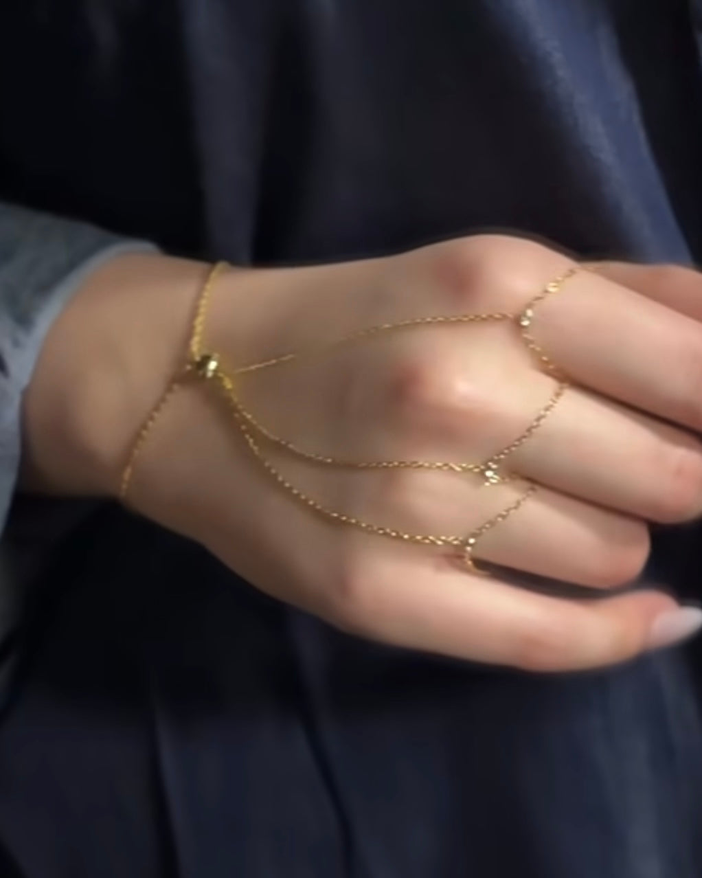 Soft Sparkle Era Hand Chain