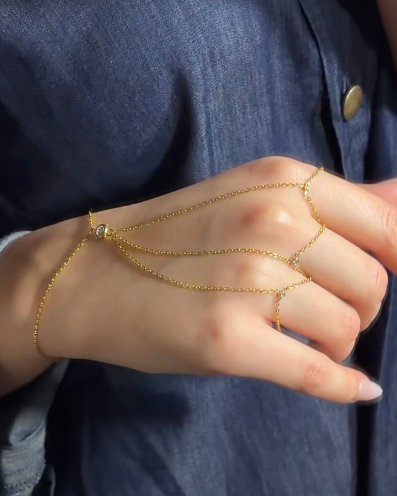 Soft Sparkle Era Hand Chain