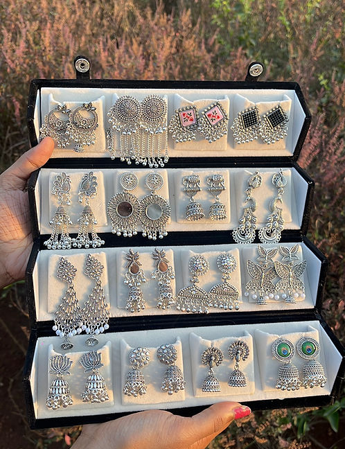 16 PC BLACK & CREAM OXIDISED JHUMKA BOX SET