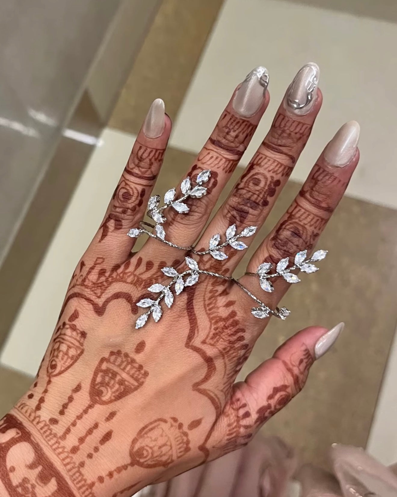 Leafy Luster Luxe Hand Jewellery