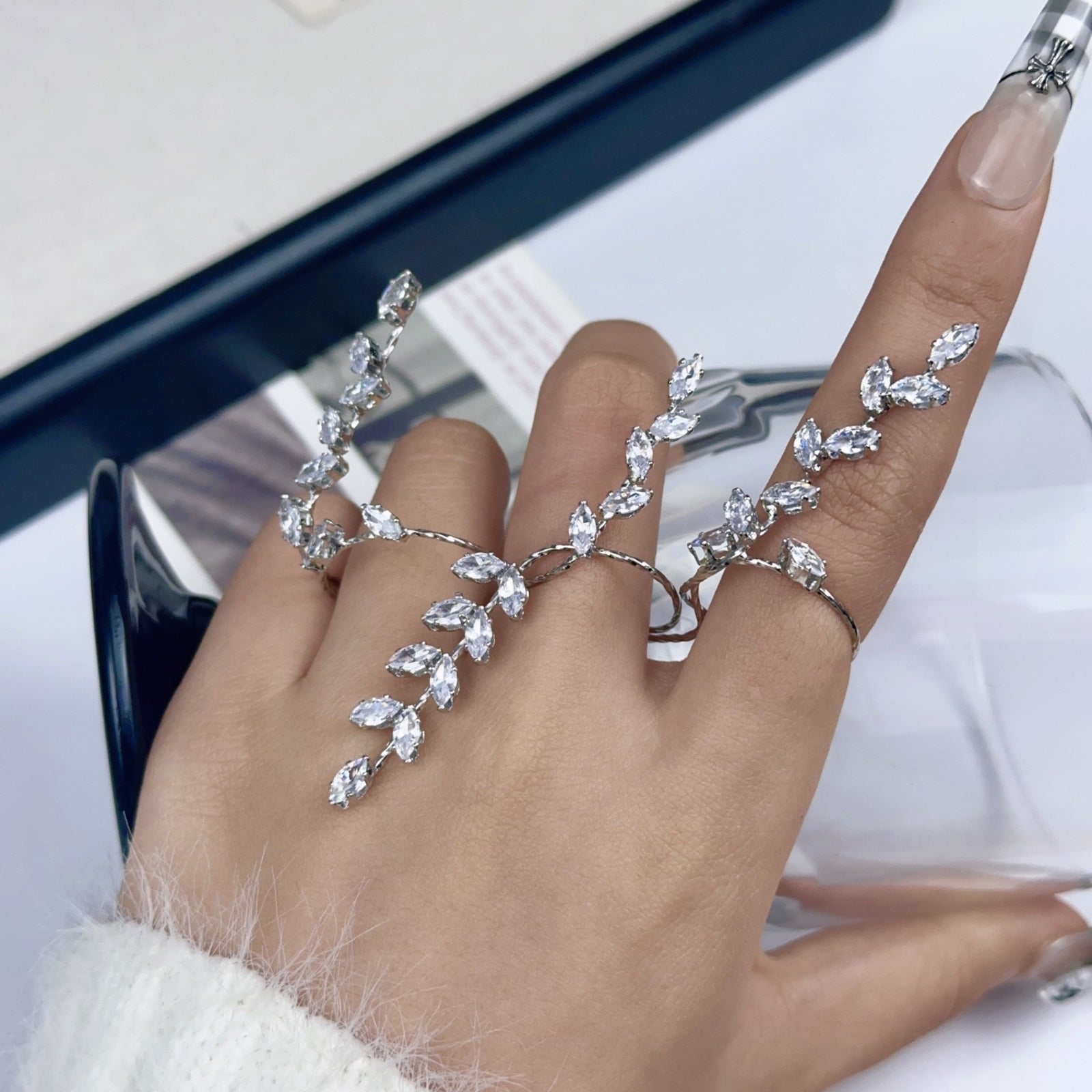 Leafy Luster Luxe Hand Jewellery