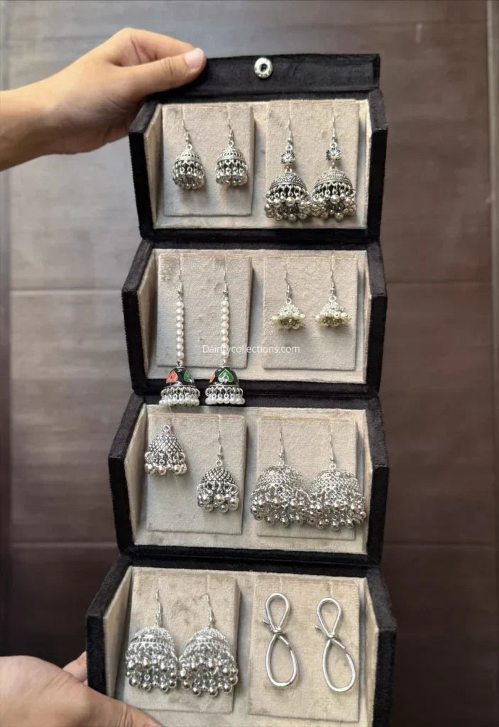 Jhumka box with 8 silver jhumkis